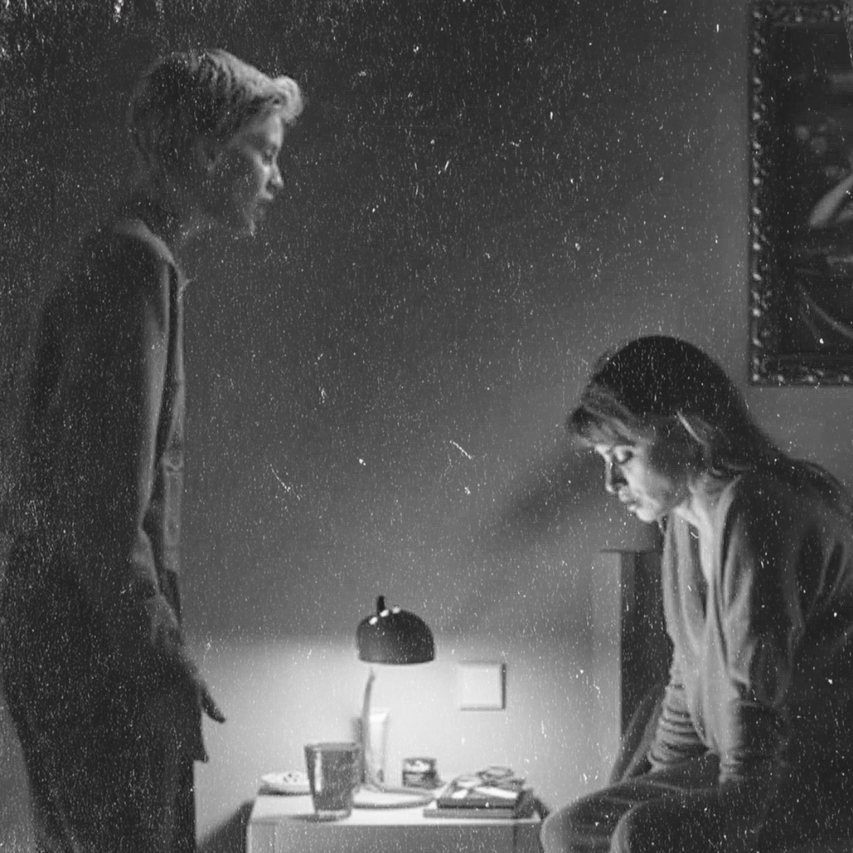 Penélope Cruz y Milena Smit en una escena de Madres Paralelas de Pedro Almodóvar