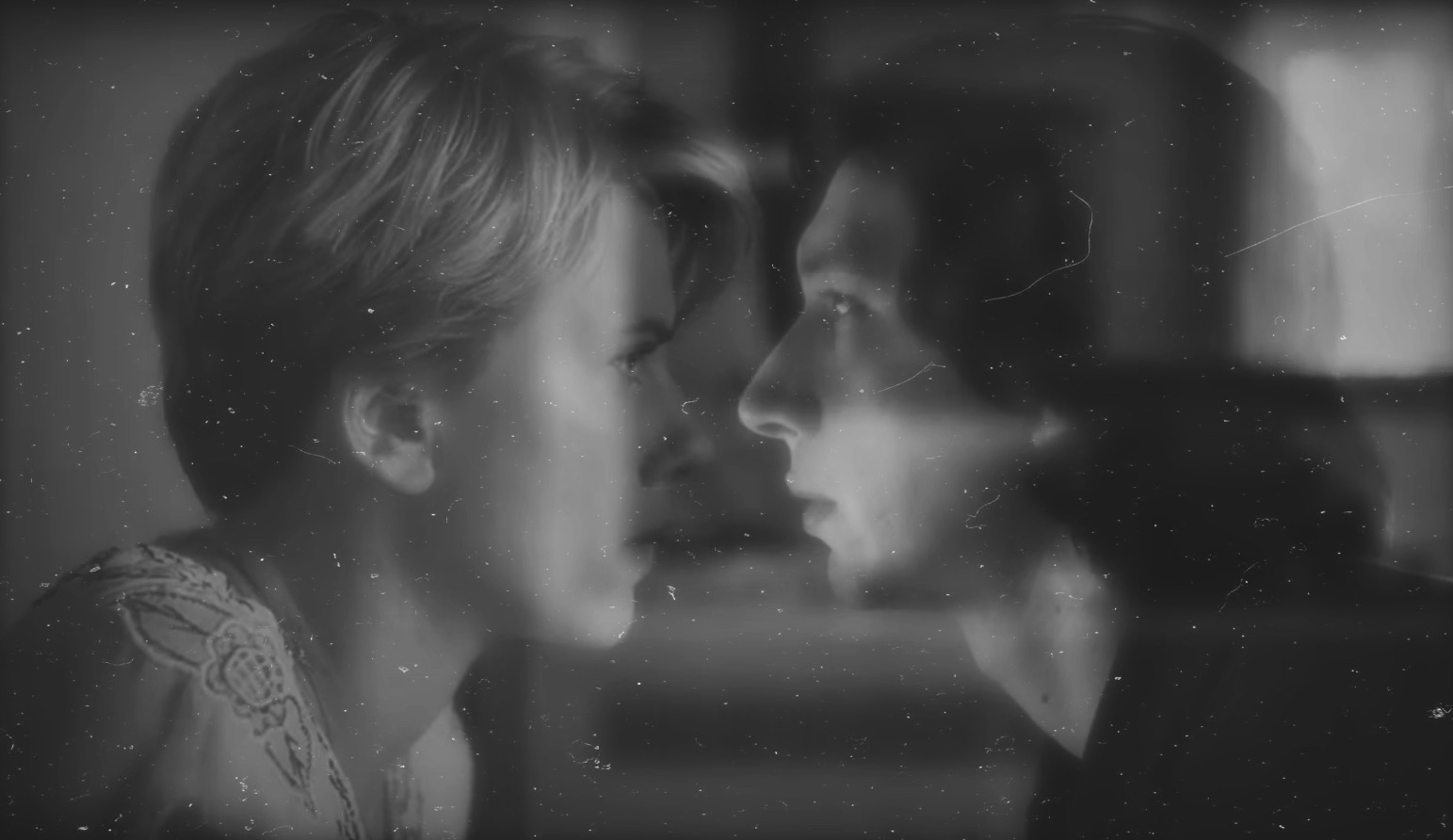 Scarlett Johansson y Adam Driver en una escena de Marriage Story (2019) de Noah Baumbach