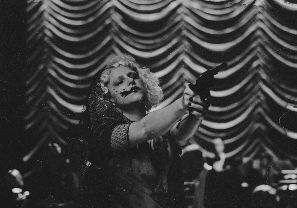 Monstruos somos y monstruos seremos